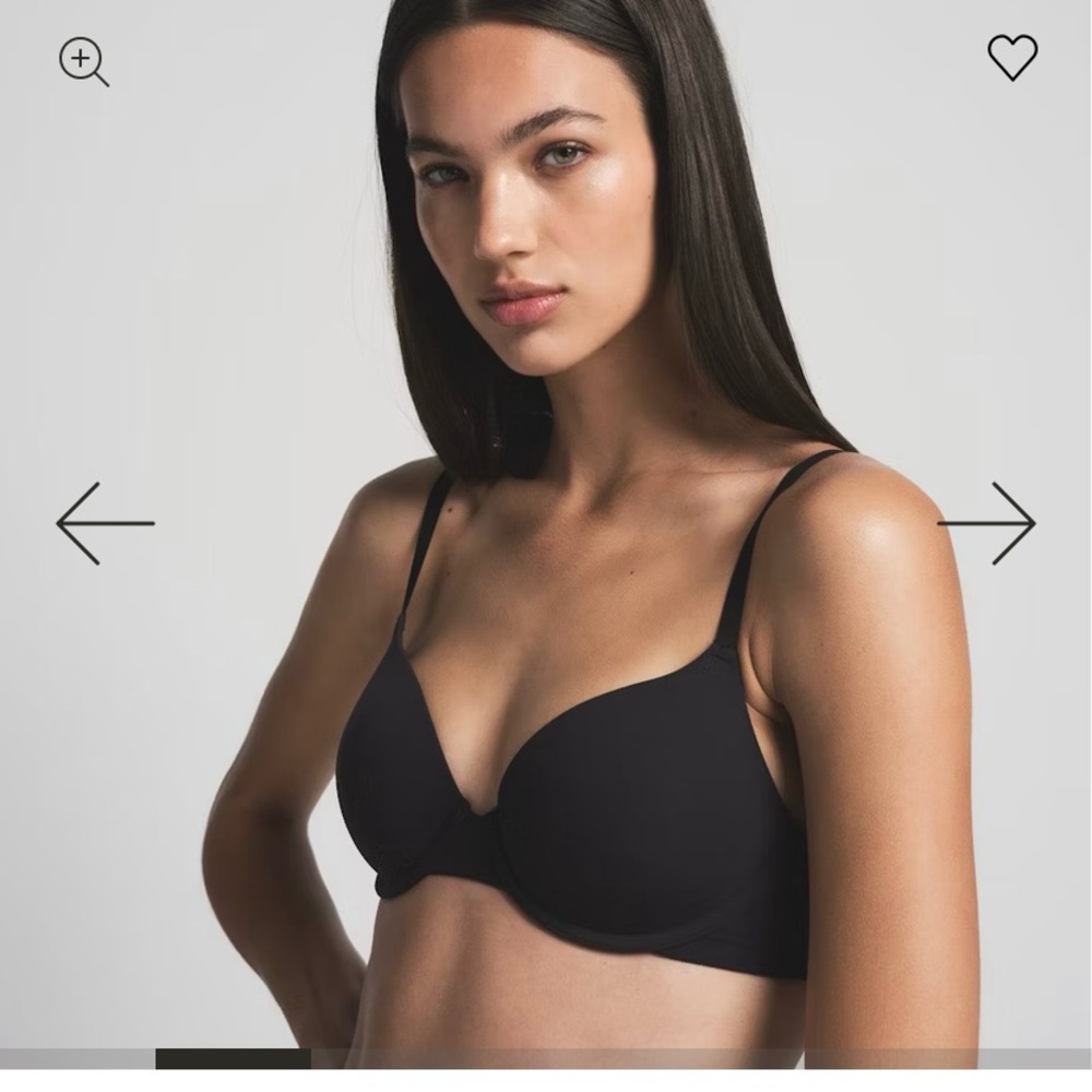 NWT Skims Fit everybody 
T-SHIRT BRA. New with tags